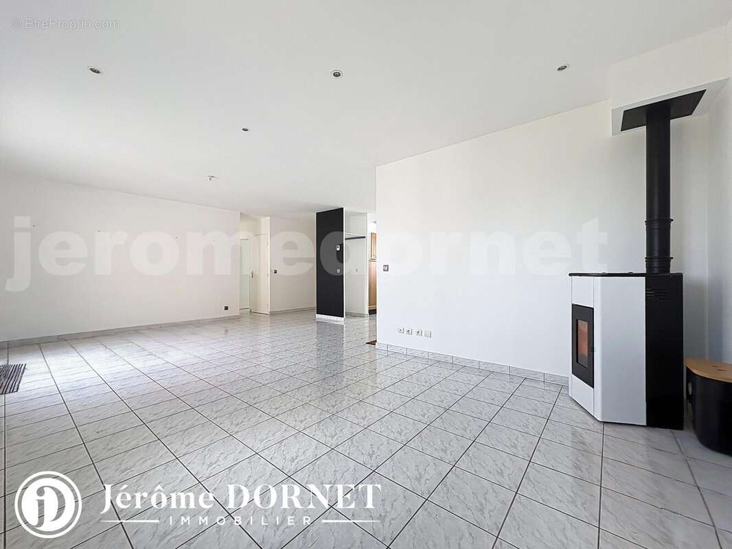 isa_00016 - Maison à POIX-DE-PICARDIE