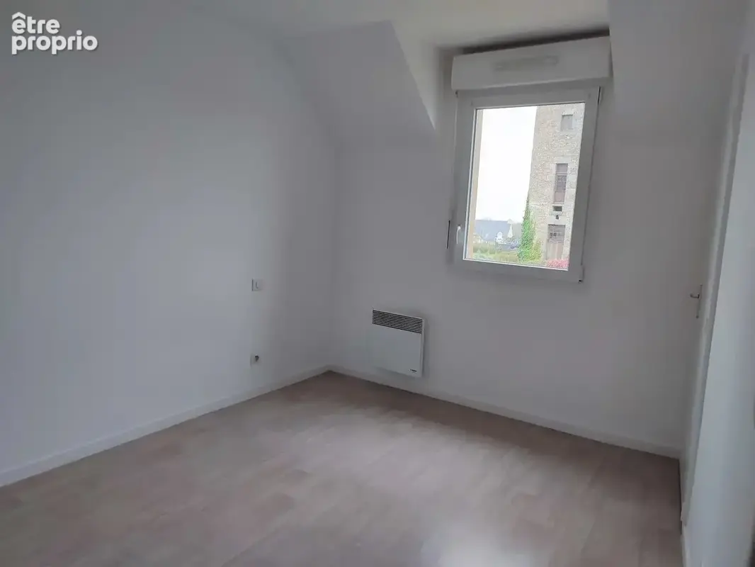 Lehon - t2 lumineux avec balcon, parking & résidence sécurisée - photo 9