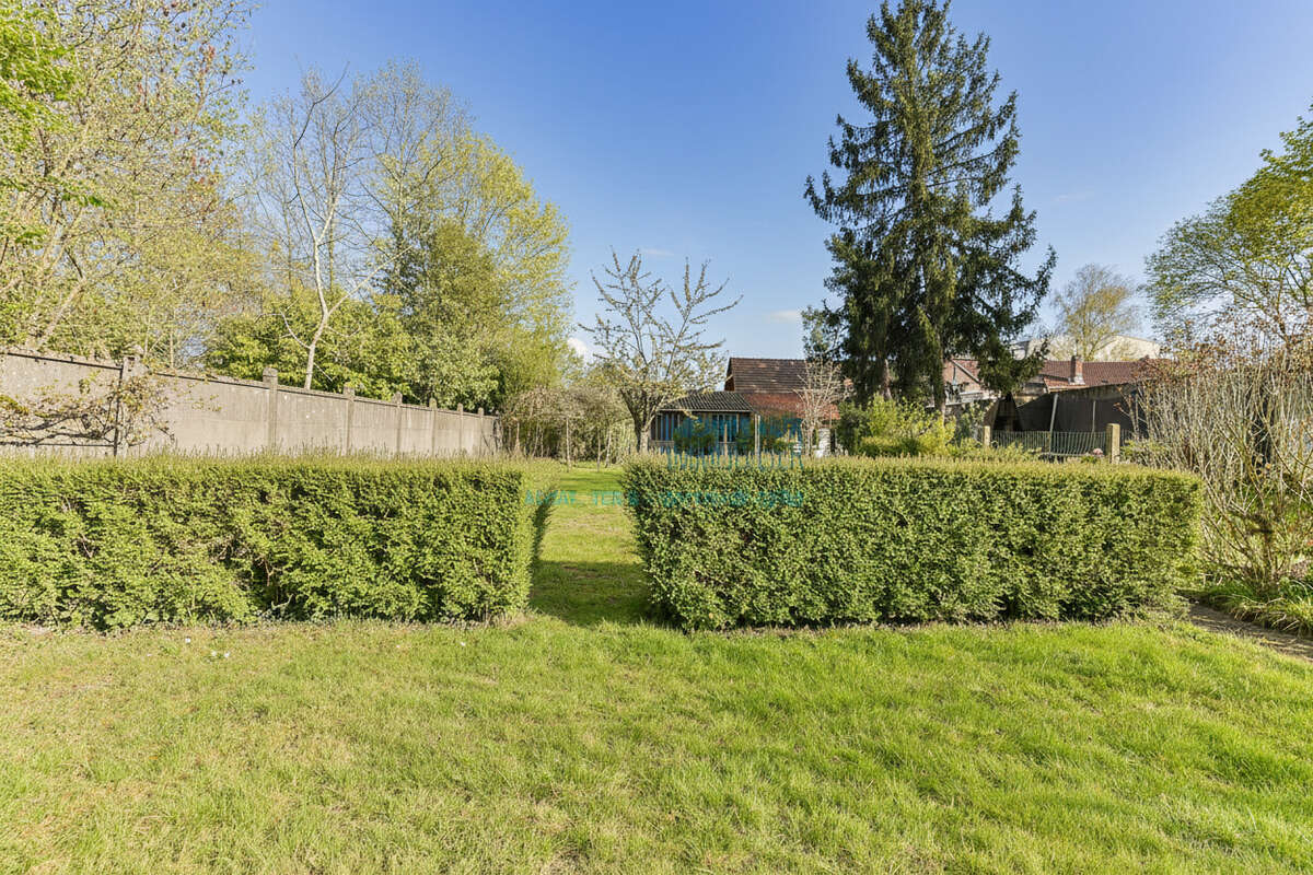Maison à SAINTE-GENEVIEVE-DES-BOIS