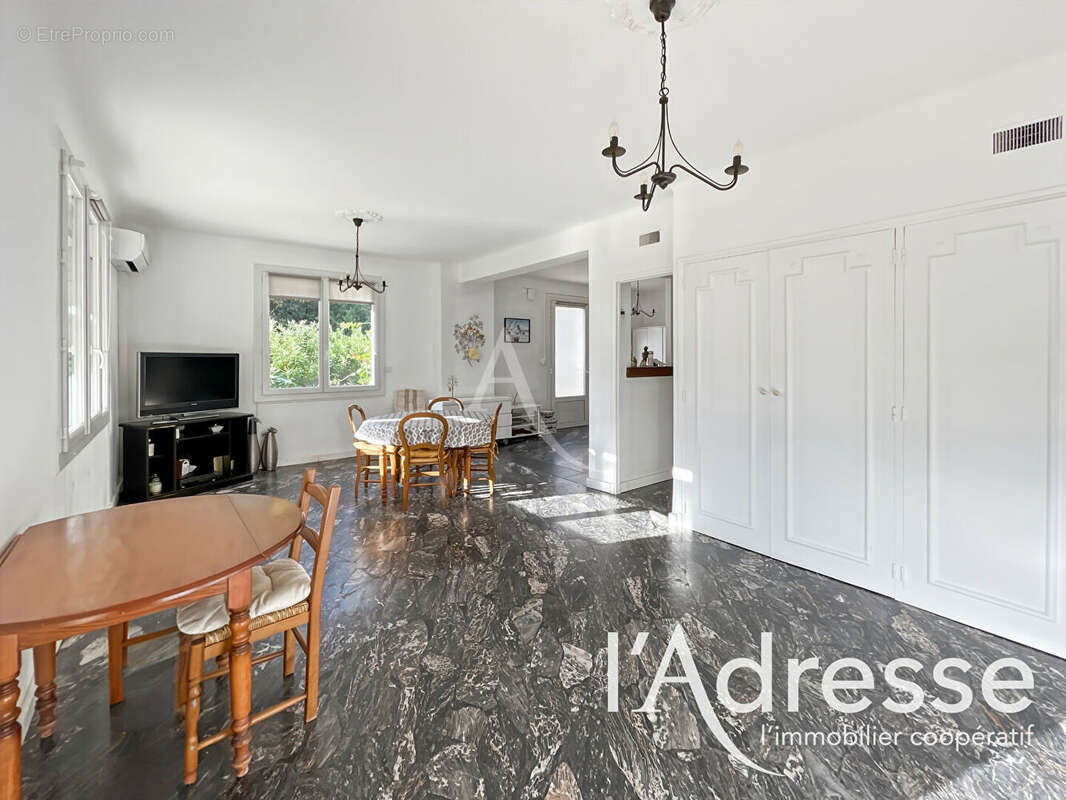 Appartement à CEYRESTE