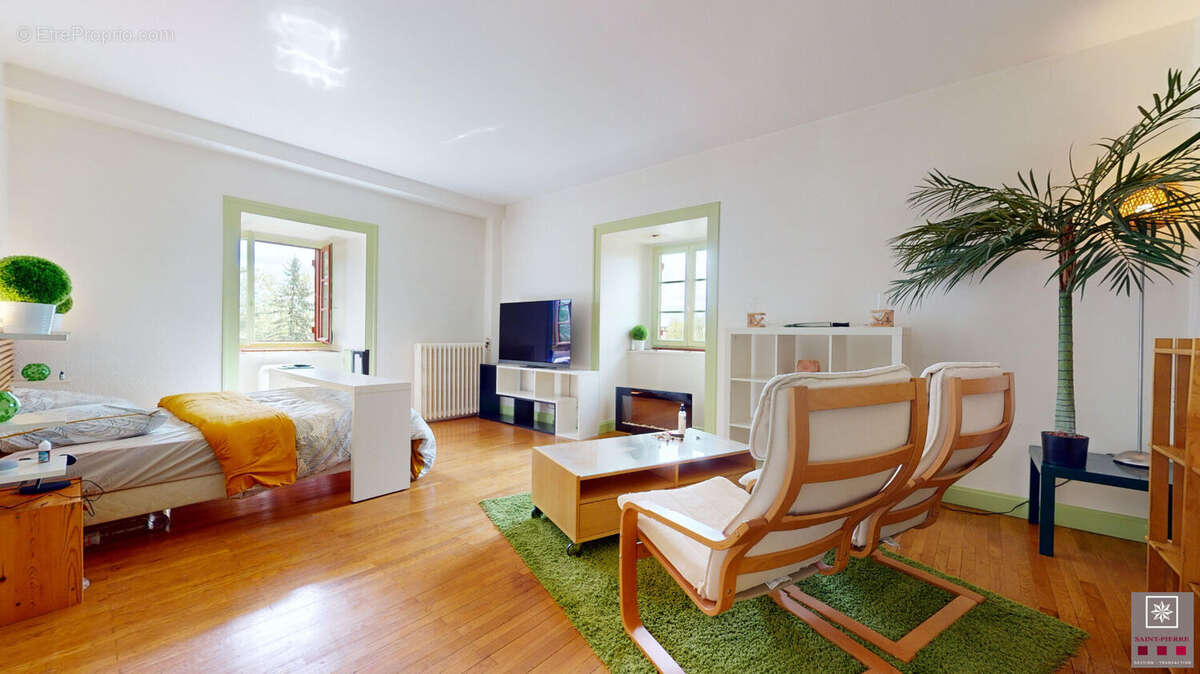 Maison à SERRIERES-DE-BRIORD