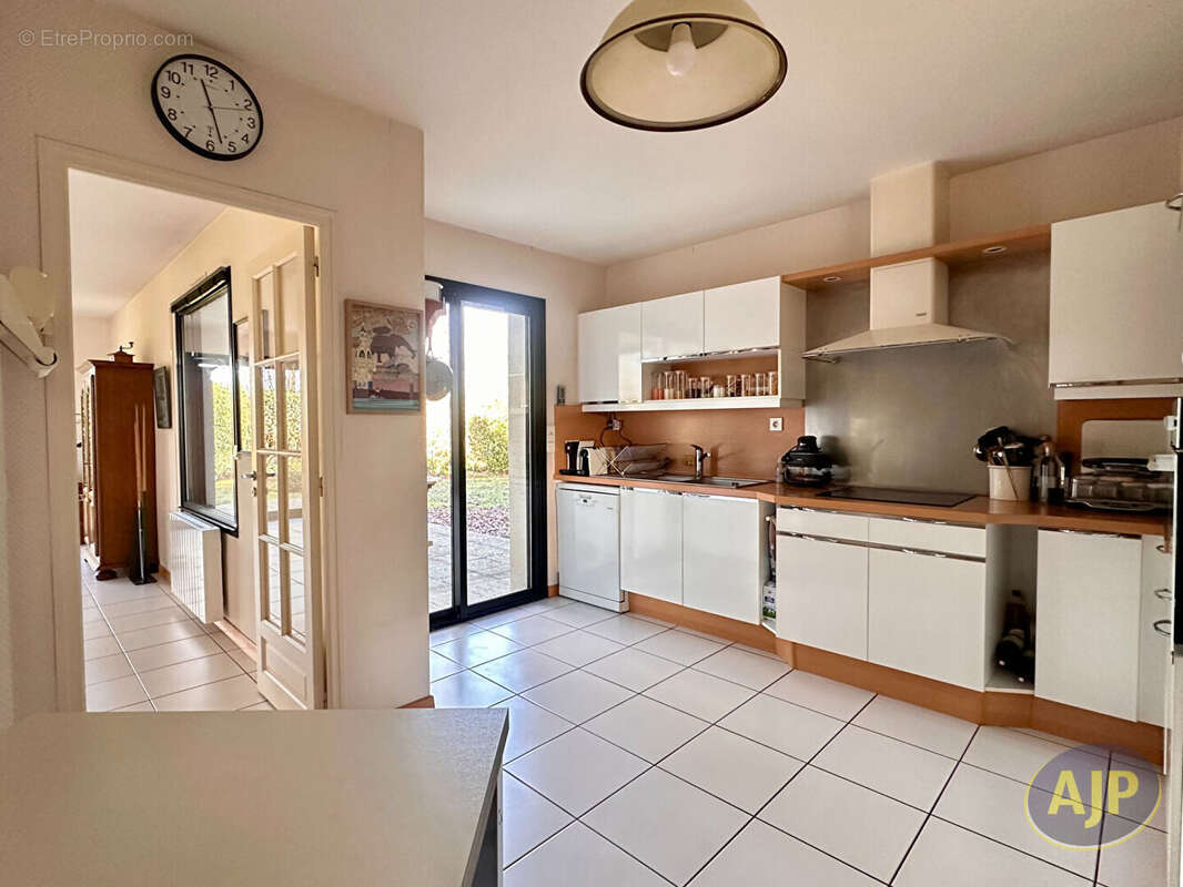 Maison Sautron 8 pièce(s) 182 m2 - photo 5