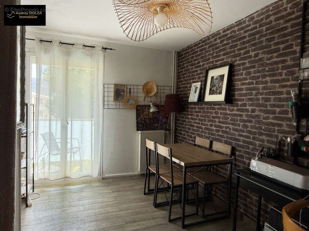 Appartement T4/5 traversant 93m2   Marseille 11e   2 Balcons - 259 000€ FAI - photo 7