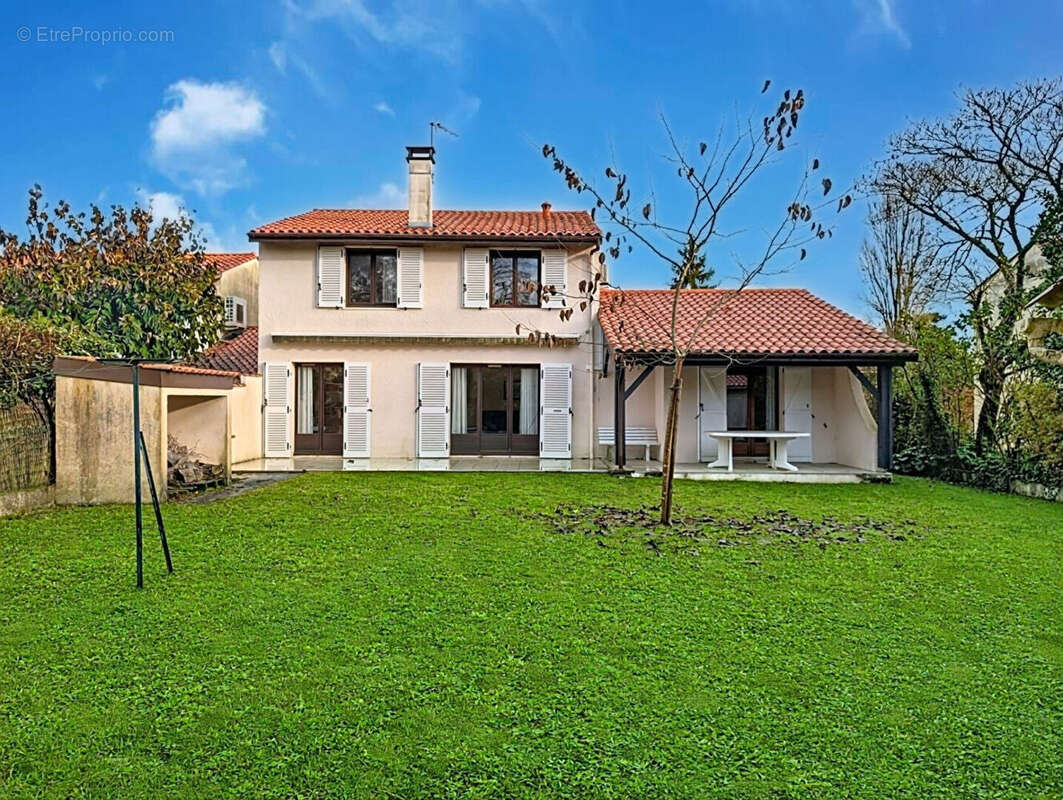 Maison à BLANQUEFORT