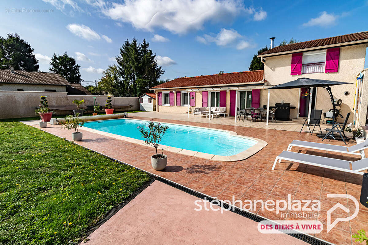 Maison de 150m², 4 chambres, garages et dépendances sur 979 m² de terrain avec piscine - photo 9