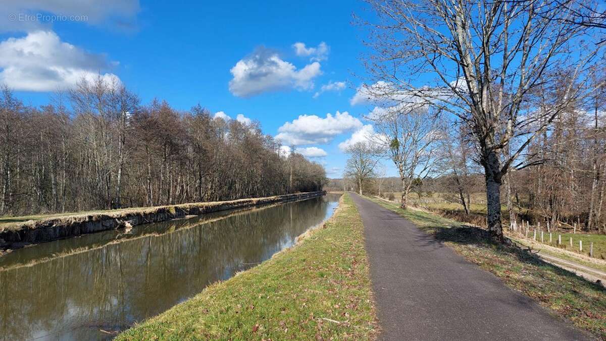 Maison à DEMANGEVELLE