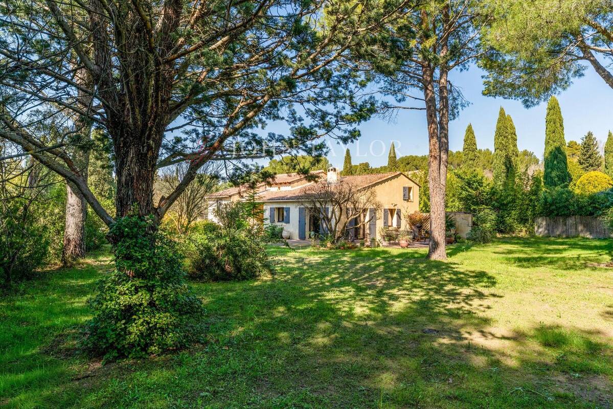 Maison à L'ISLE-SUR-LA-SORGUE