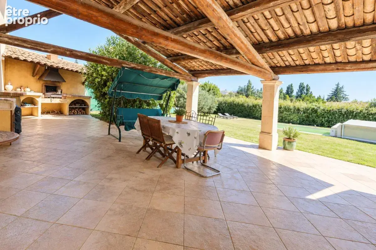 Bastide provençale avec piscine et dépendances - photo 3