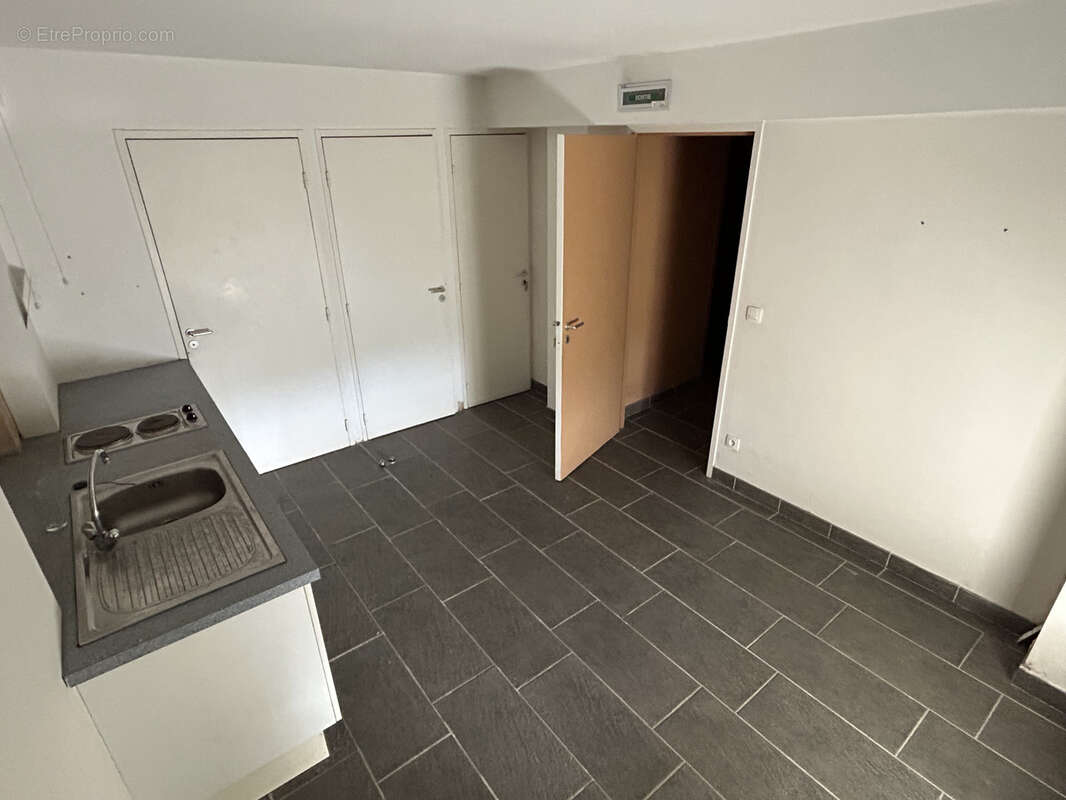 Commerce à PUY-L&#039;EVEQUE