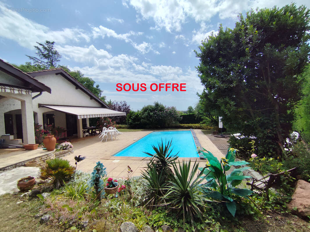 Maison à SAINT-GENIS-LES-OLLIERES
