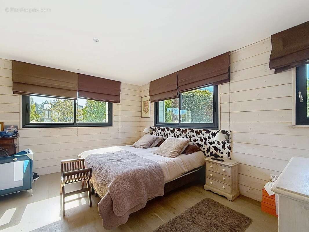 Vaste maison contemporaine dans un cadre verdoyant - photo 12