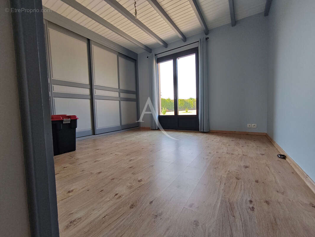 Maison de plain pied -  Semussac 4 pièce(s) 120 m2 - photo 11