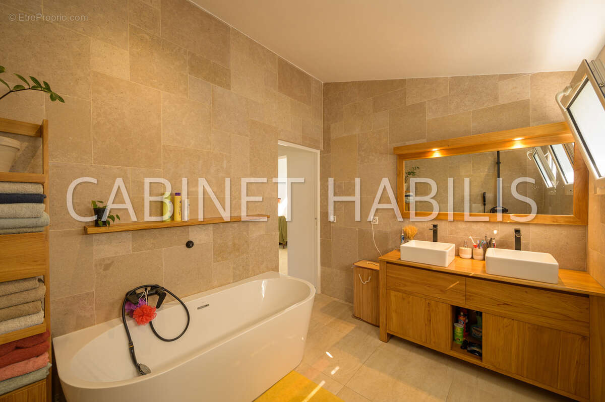 A VENDRE -VILLA T6  224.40 m2 environ - ENTRE-DEUX - 690 000 € - photo 15