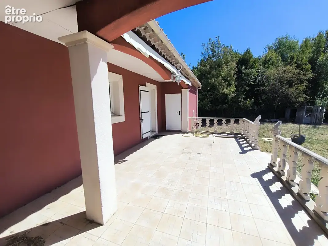 VILLA 2004 de 133m2 avec 2500m2 de jardin clot - photo 3