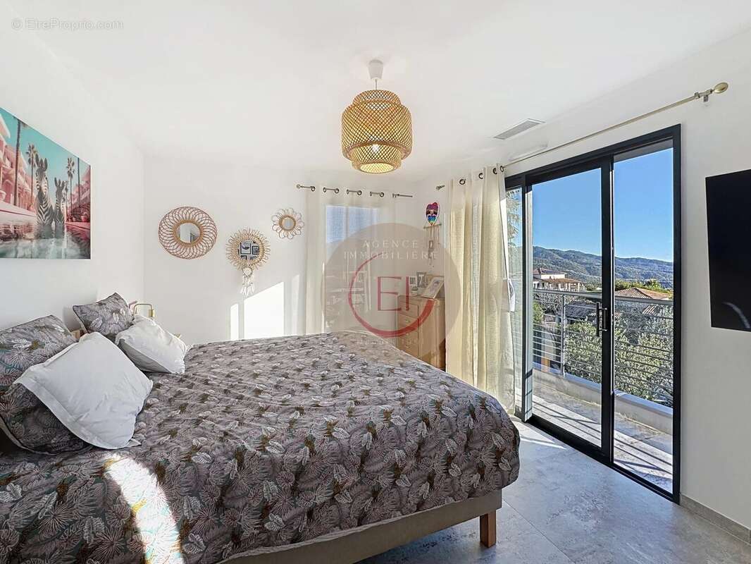 Maison à LES ADRETS-DE-L'ESTEREL