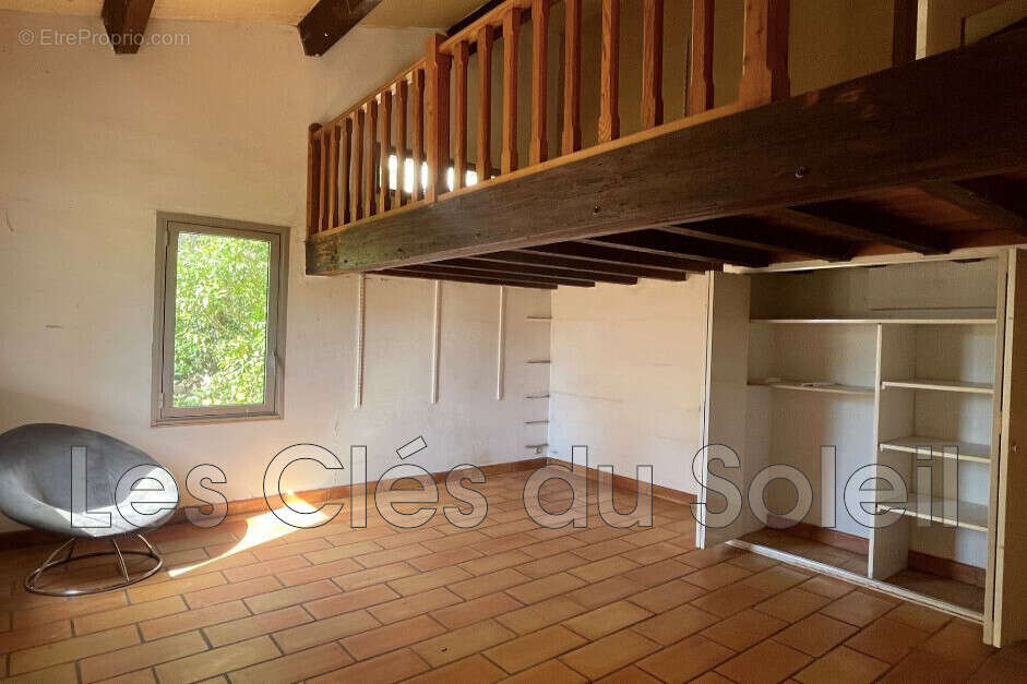 Maison à LE REVEST-LES-EAUX