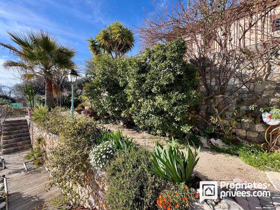 Maison à MONTAUROUX