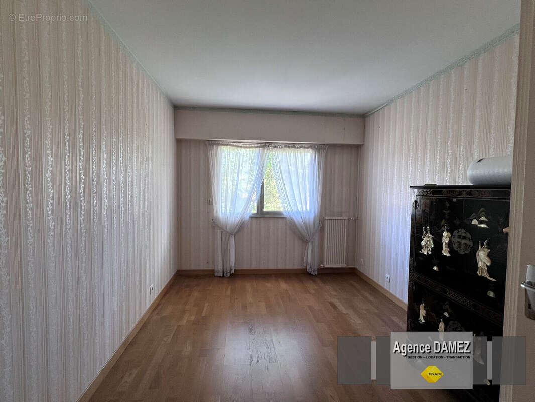À vendre à Dourdan - Appartement 3 pièces de 75 m² avec terrasse, cave et garage, proche centre-ville et gare - photo 8