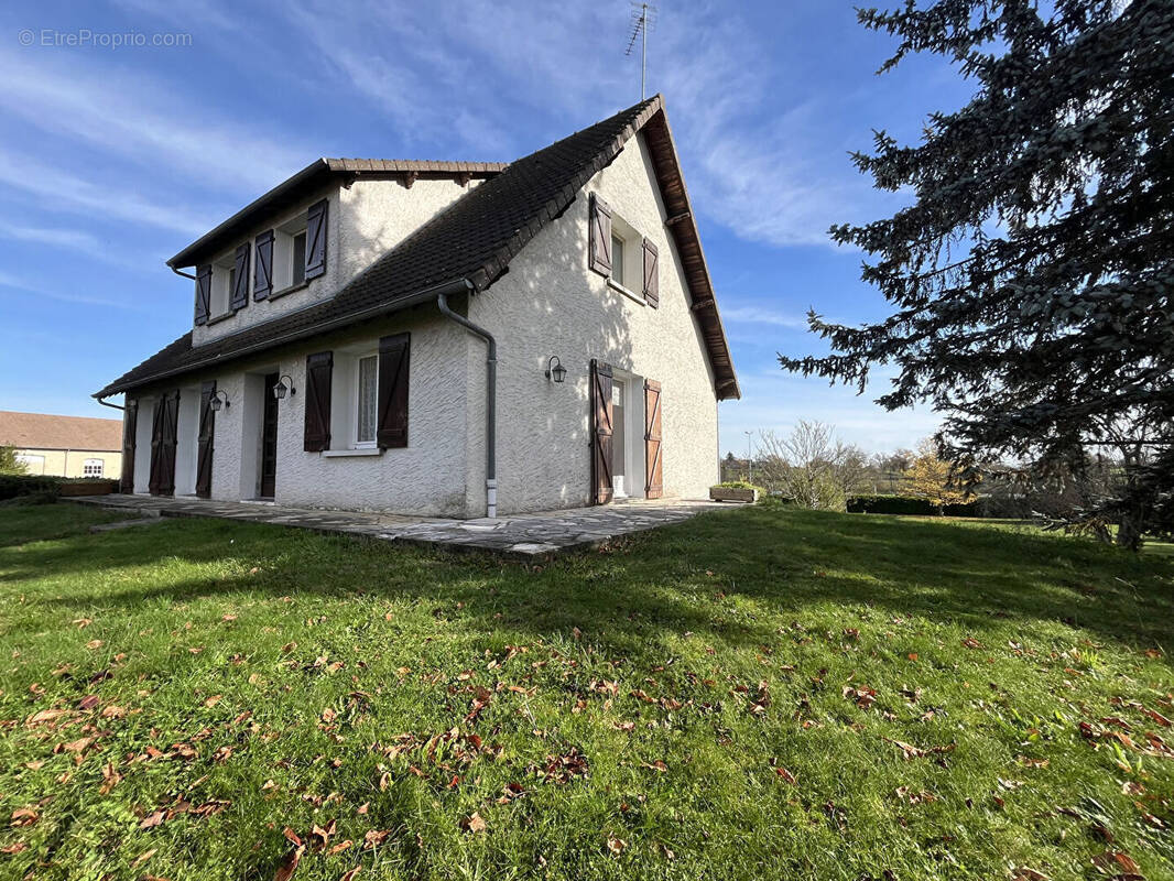 Maison à LUCENAY-LES-AIX