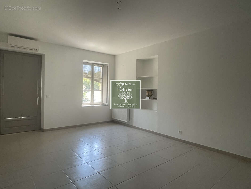 FONTVIEILLE - Appartement de 73 m2 au coeur du village - photo 5
