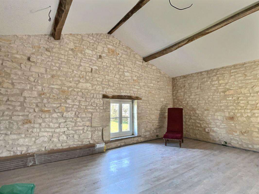 17250 - Maison La Vallée 5 pièce(s) 140 m2 + 120 m2 à finir de rénover - - photo 14