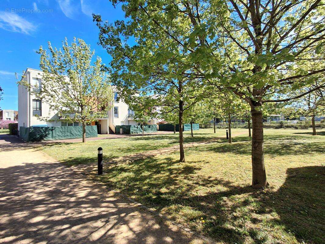 Appartement à MEYZIEU