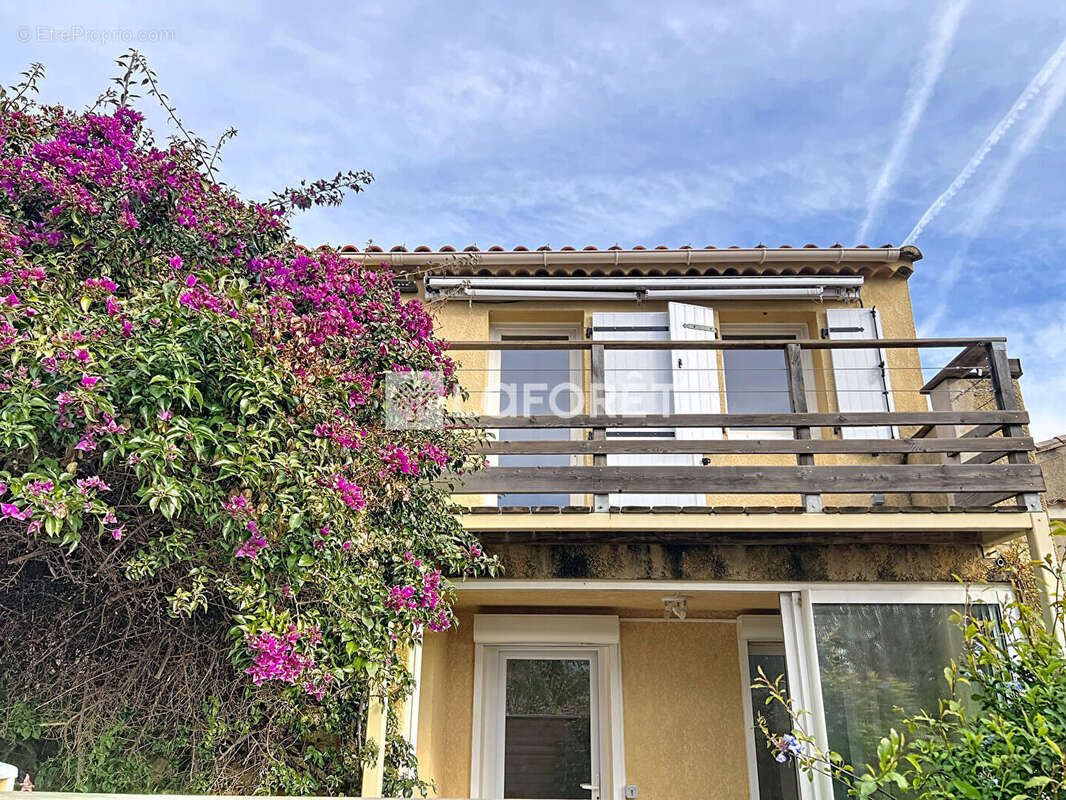 Appartement à ROQUEVAIRE