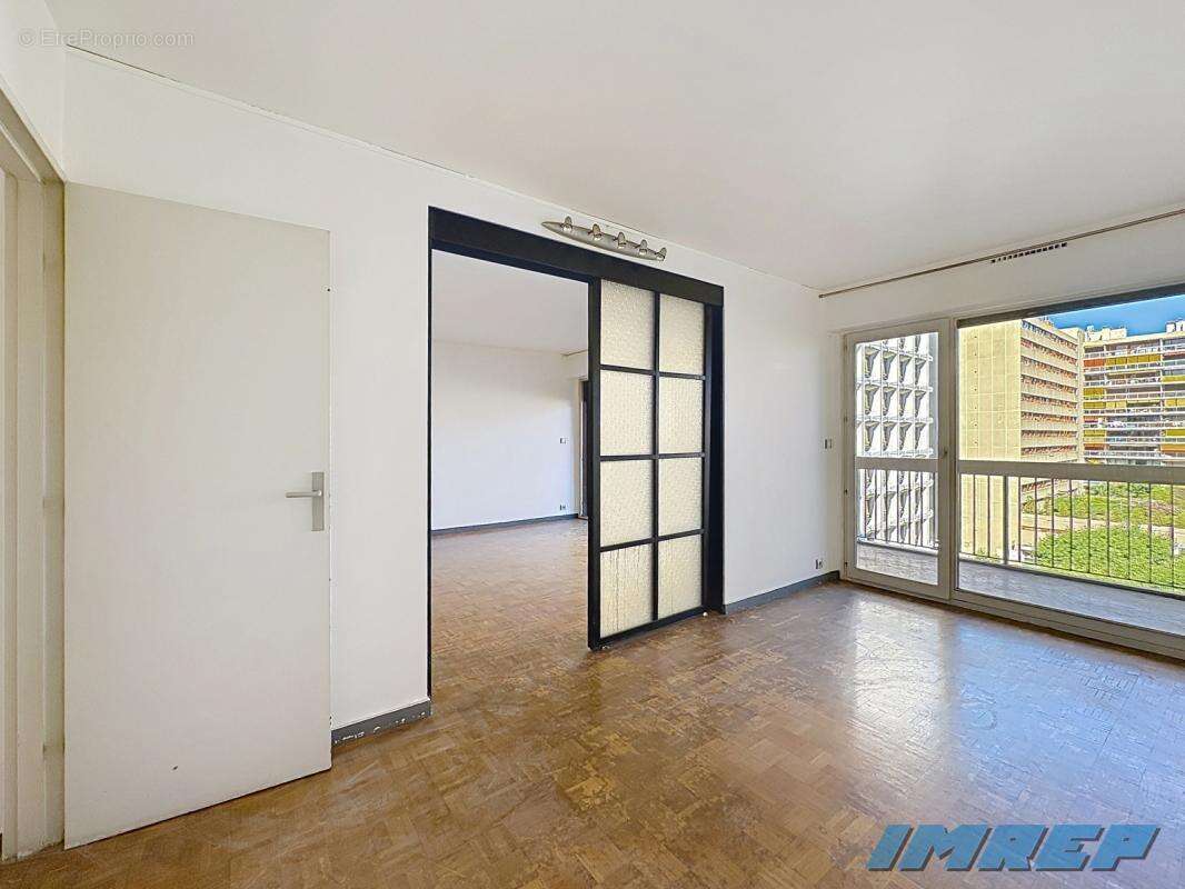 Appartement à MARSEILLE-6E