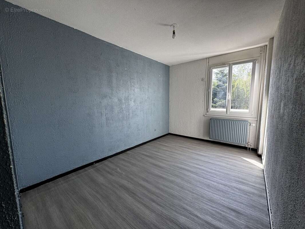 Appartement 103 m² à Le Chambon-Feugerolles  - photo 7