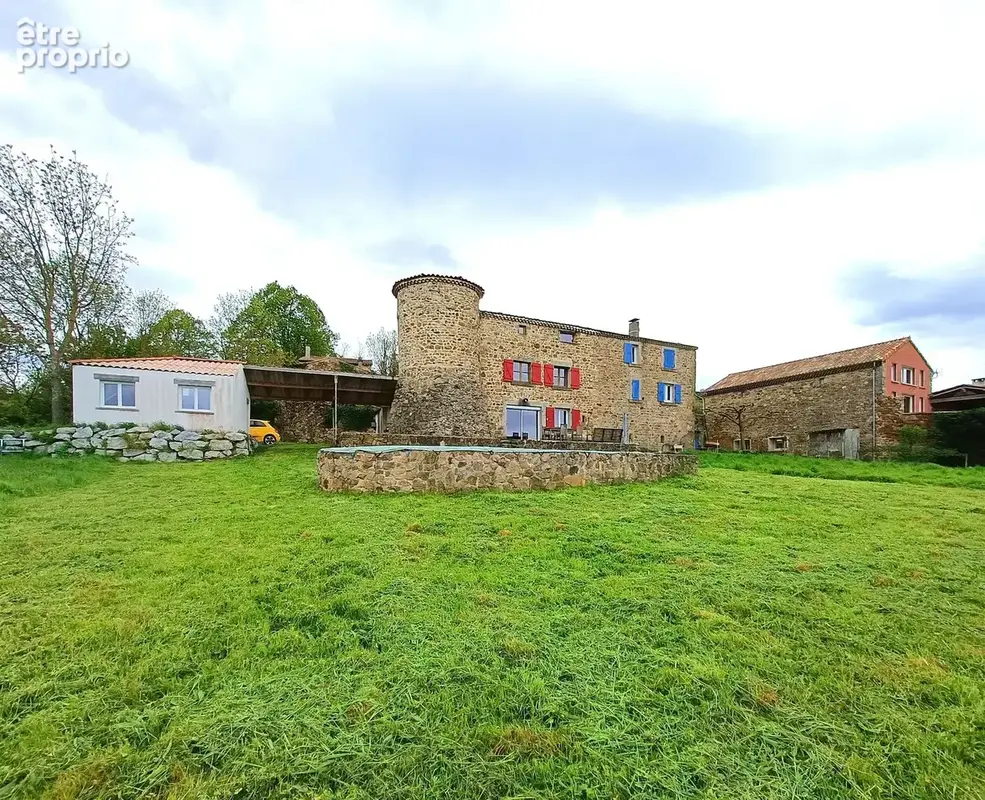 Extérieur de plus loin - Maison à SAINT-SYLVESTRE