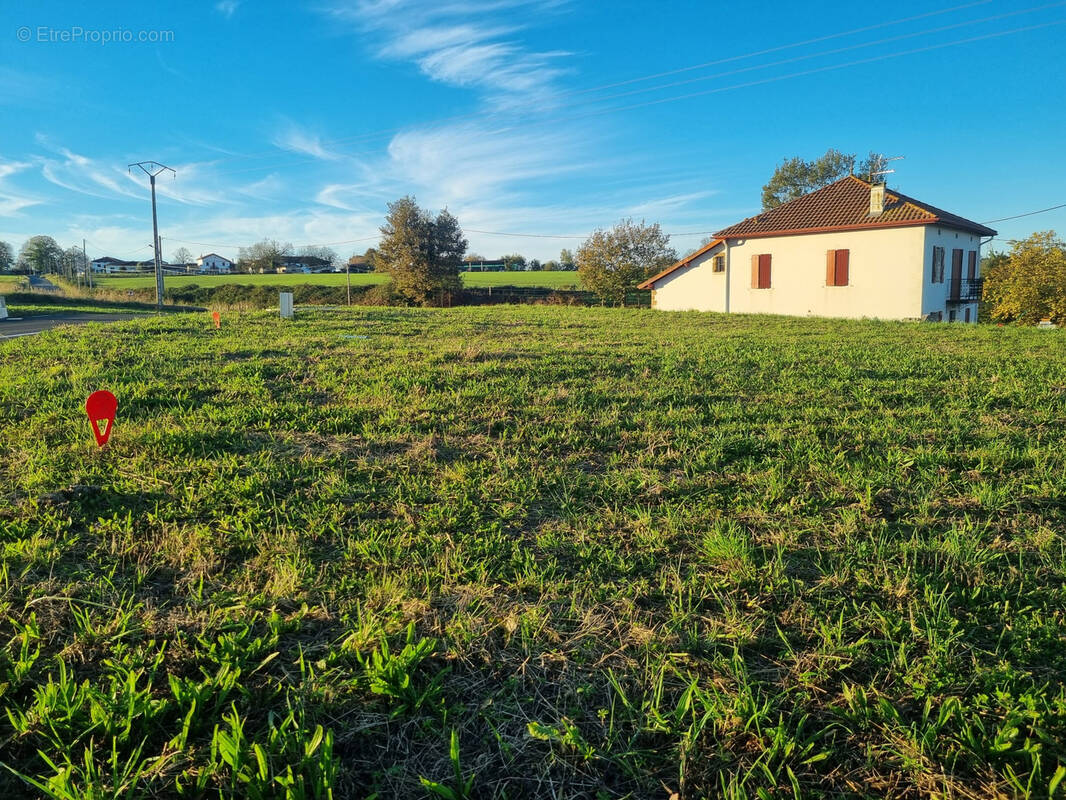 Terrain à LABETS-BISCAY