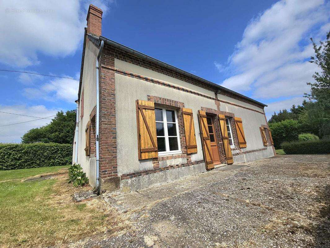 Maison à LA FERRIERE-AU-DOYEN