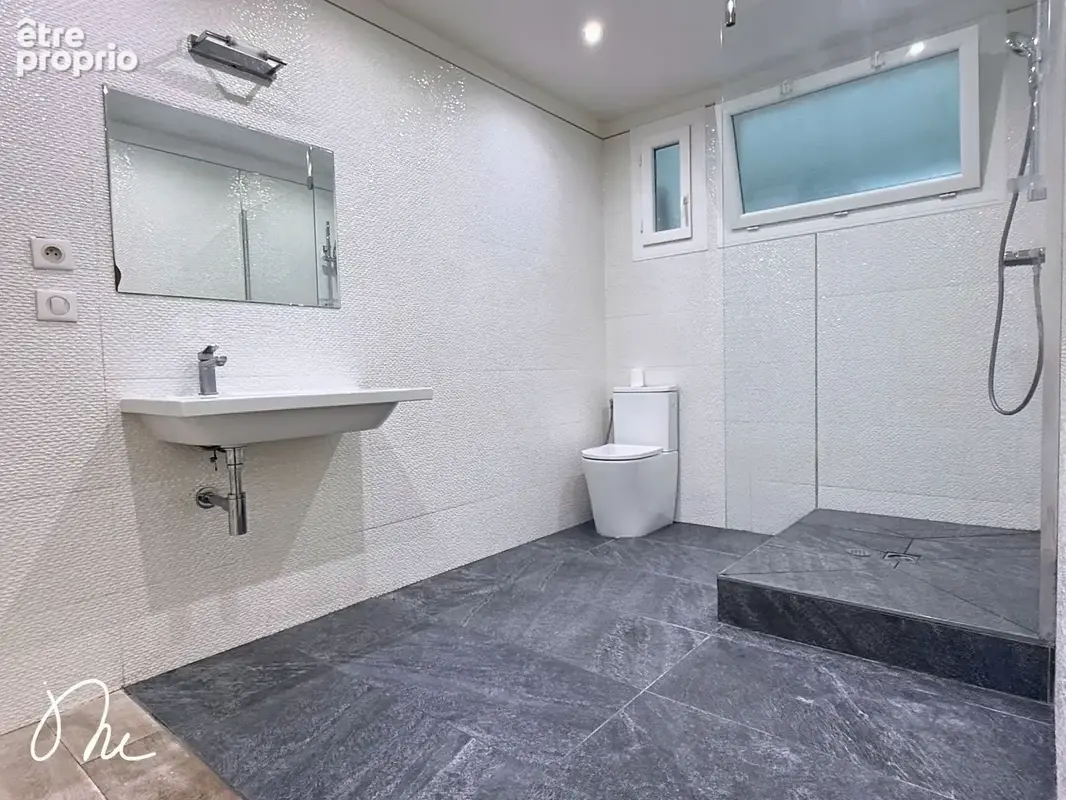 Appartement T4 rénové avec vue dégagée, balcon et cave - photo 8