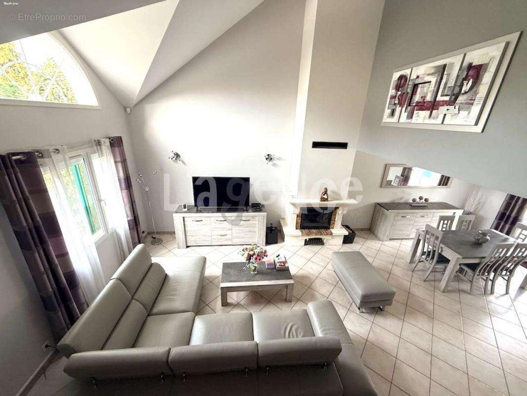 Maison à CLAYE-SOUILLY