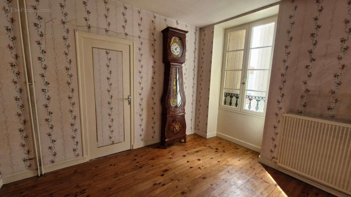 Maison à MORTAGNE-SUR-GIRONDE