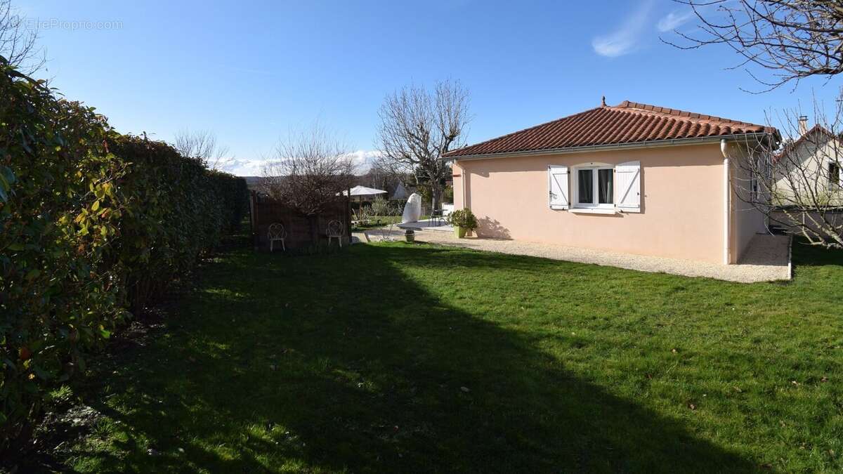 Maison à CREUZIER-LE-VIEUX