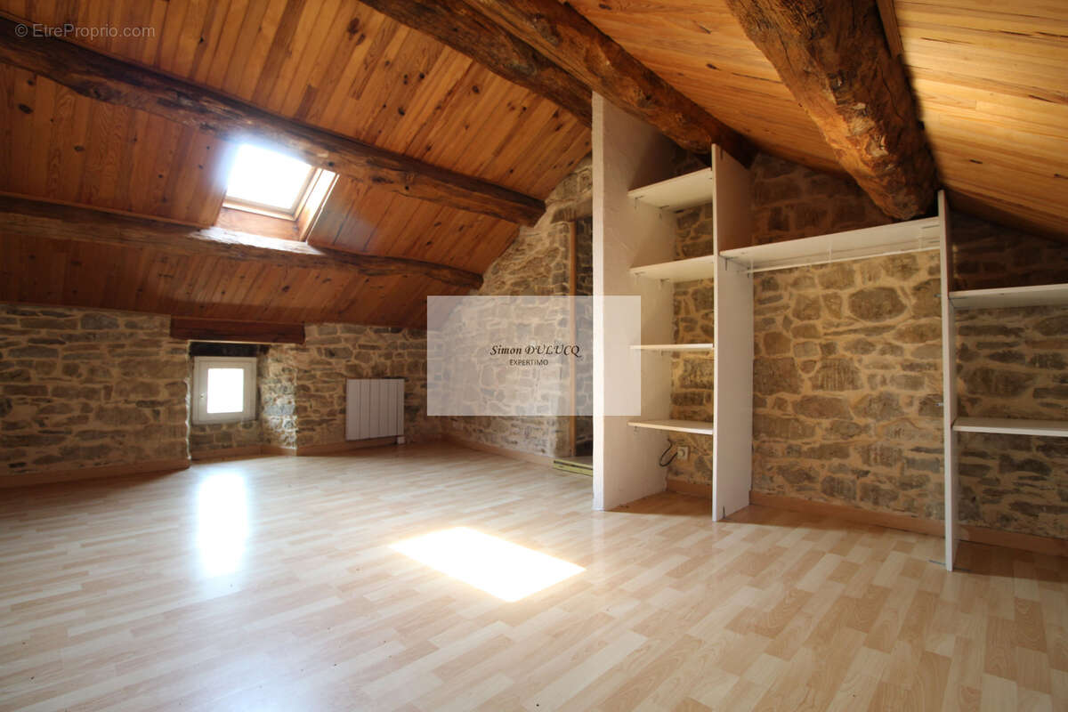Maison 170 m2 scindee en 2 logements avec cour et cave - photo 12