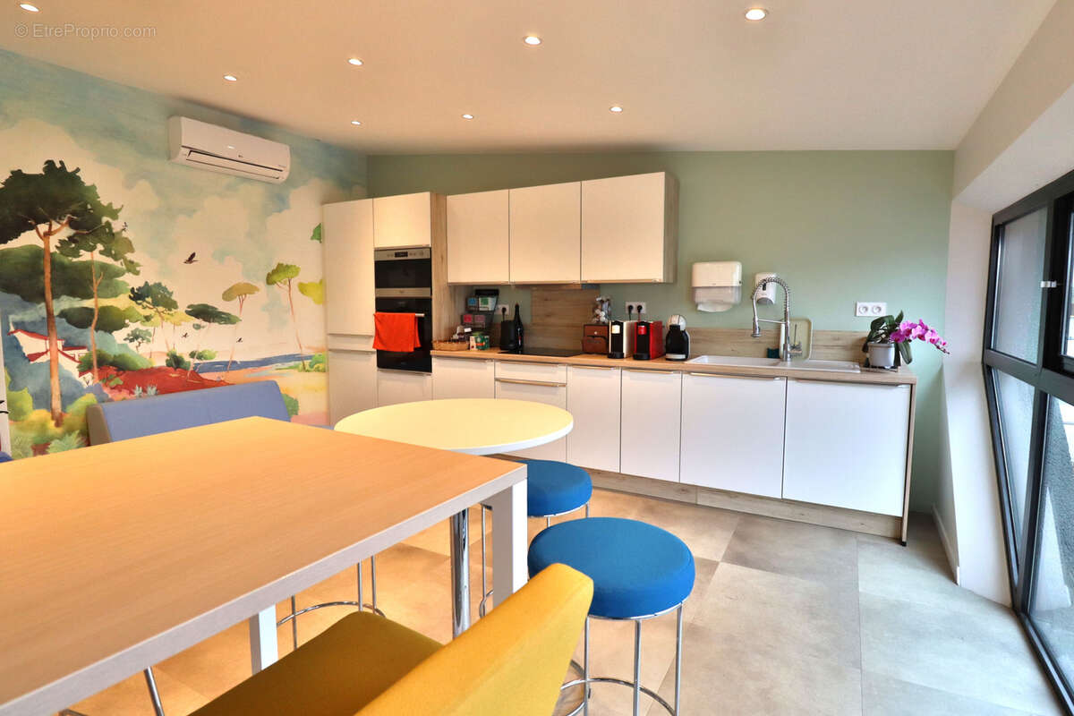 Commerce à SAINTE-SAVINE