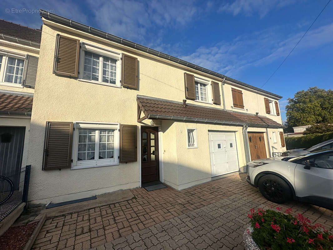 Maison à ARS-SUR-MOSELLE