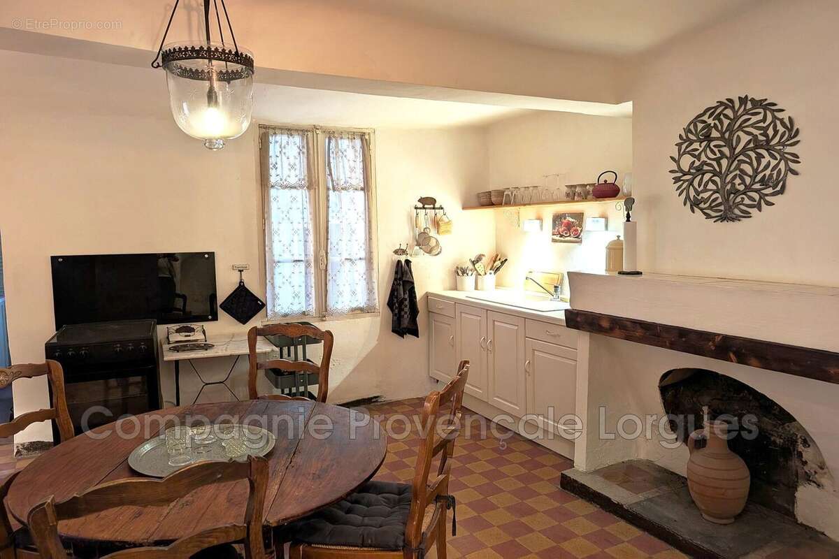 Appartement à COTIGNAC