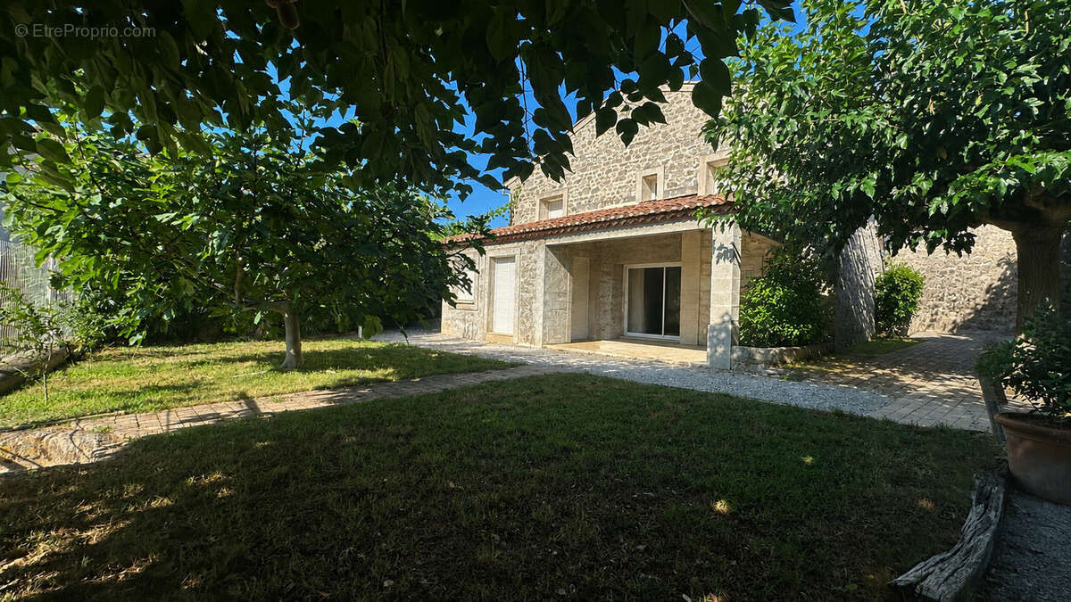 Maison de village T6 de 189m2 hab, 100m2 de garage-dépendances, 600m2 de terrain avec piscine, Saint Drezery - photo 2
