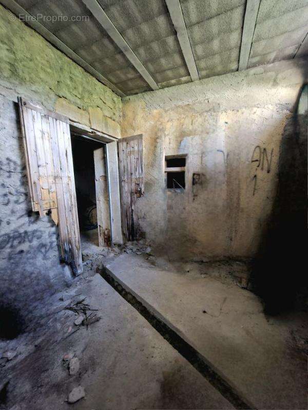 Appartement à BAGNOLS-SUR-CEZE