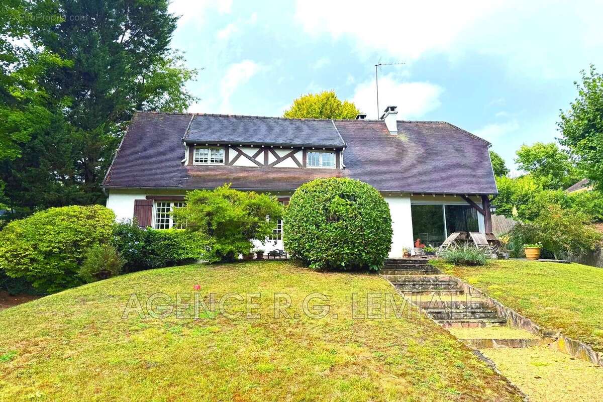 Maison à LE MESNIL-LE-ROI