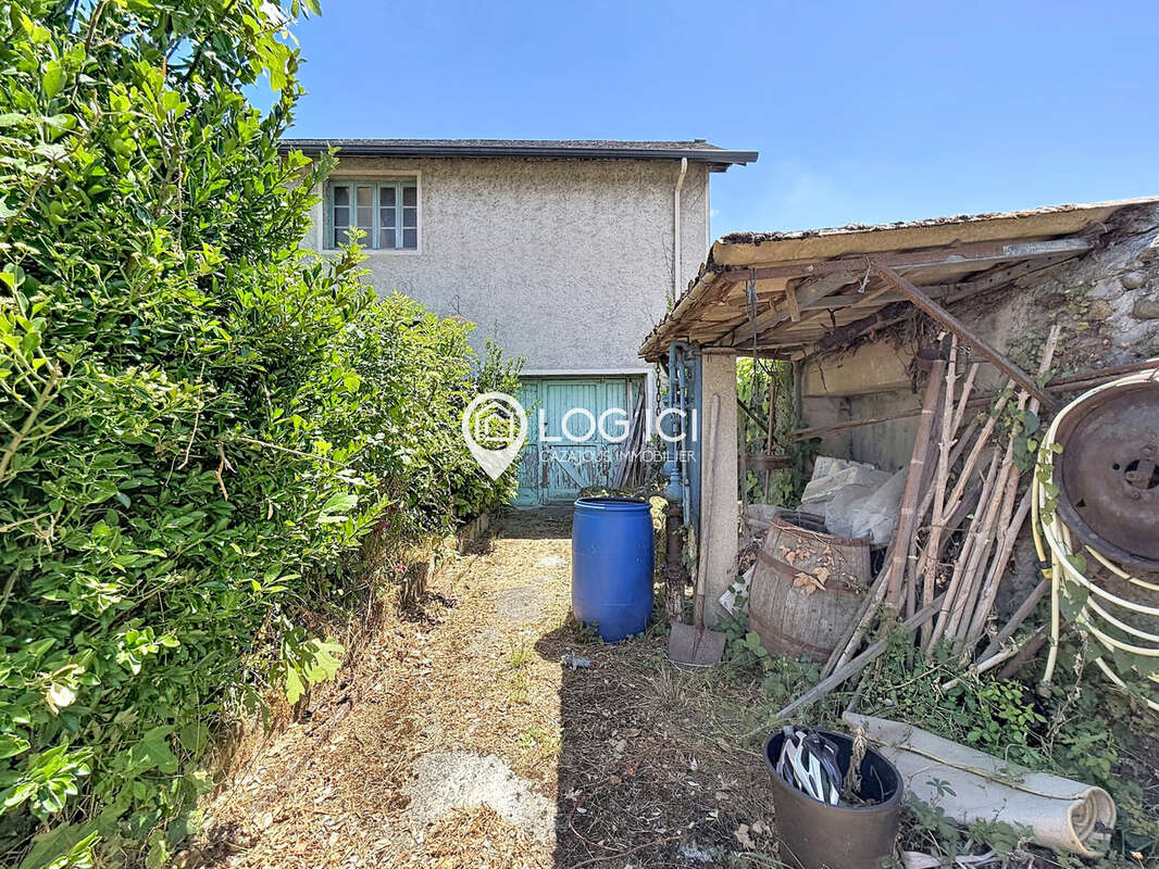 BENEJACQ - Vente Grange à rénover au coeur du village - photo 3