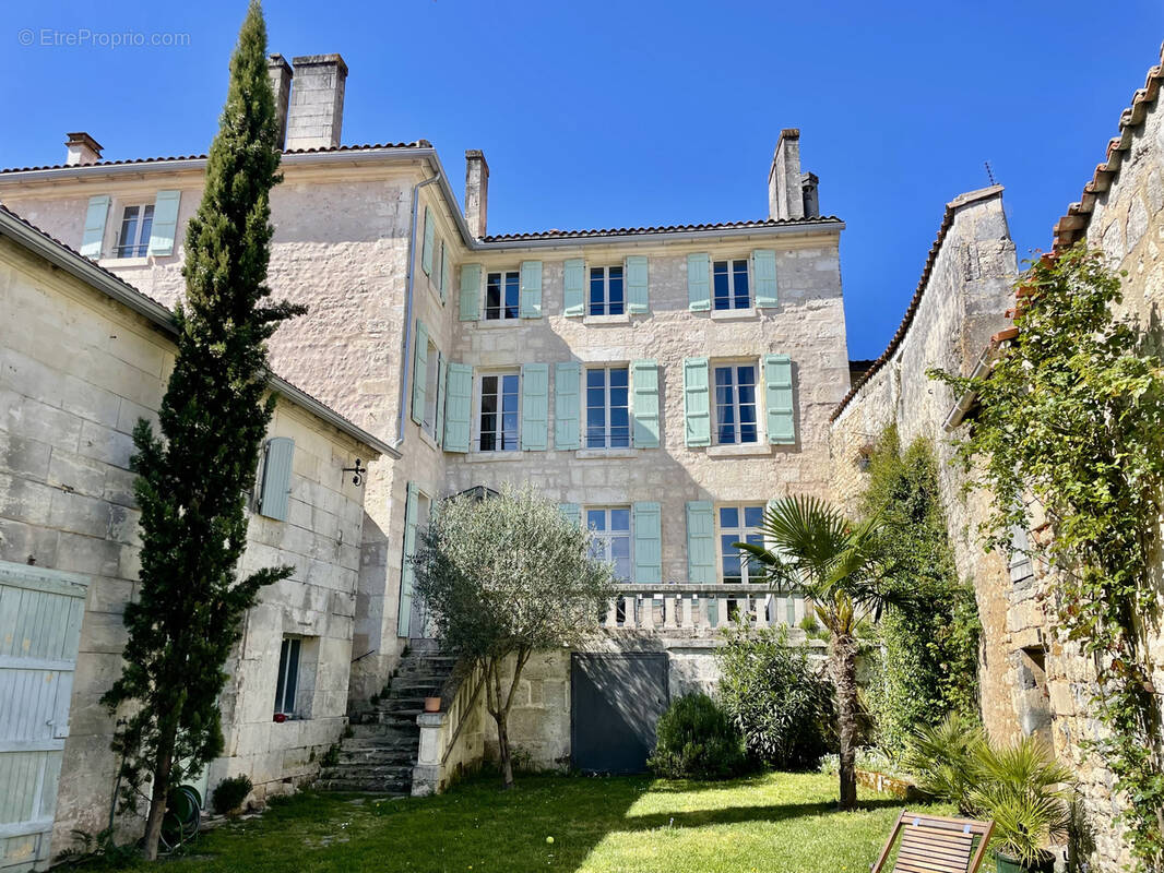 Maison à CHATEAUNEUF-SUR-CHARENTE