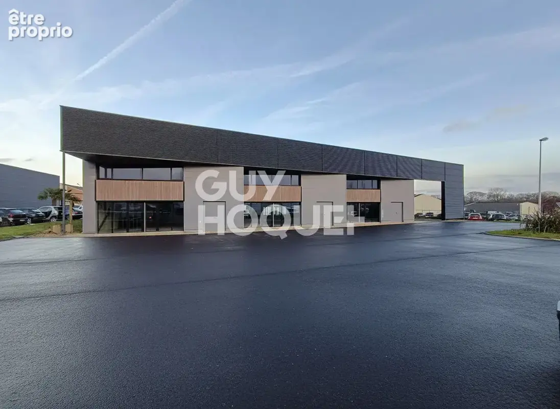 Local d'activité // BUREAUX // Taden 300 m2 top emplacement - photo 2