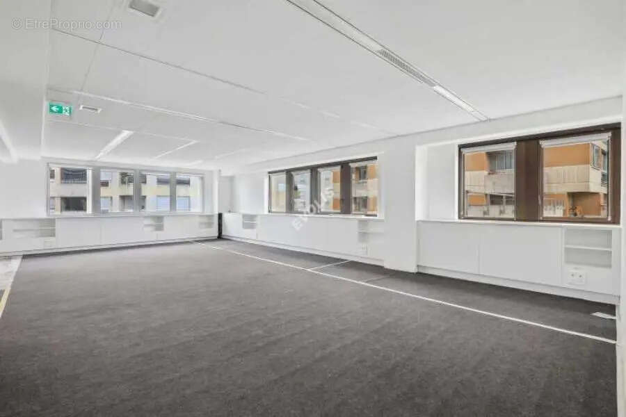 Commerce à SURESNES