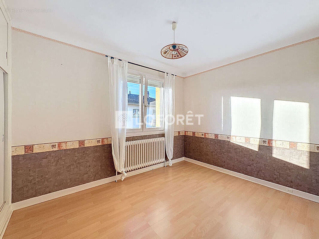 Maison à SAINT-DENIS-LES-BOURG