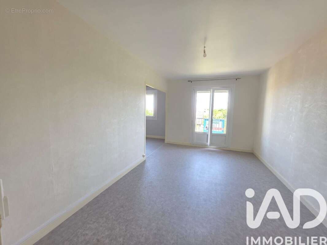 Appartement 59 m² à La Chapelle-Saint-Luc  - photo 4