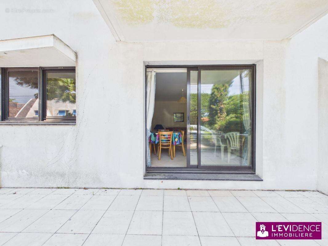 Commerce 48 m² à La Baule-Escoublac  - photo 2